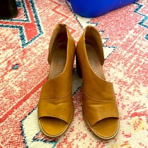 Womens open toed shoes sz 9